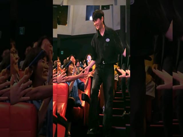  #영탁  탁쇼 남주 객석진입 (용산 CGV) 출처:박폭스사랑 23 06 30