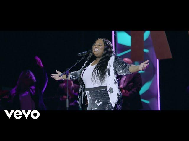 Tasha Cobbs Leonard - Royalty: Live At The Ryman