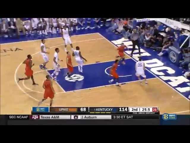 Derek Willis with a Vicious Wildcat Dunk