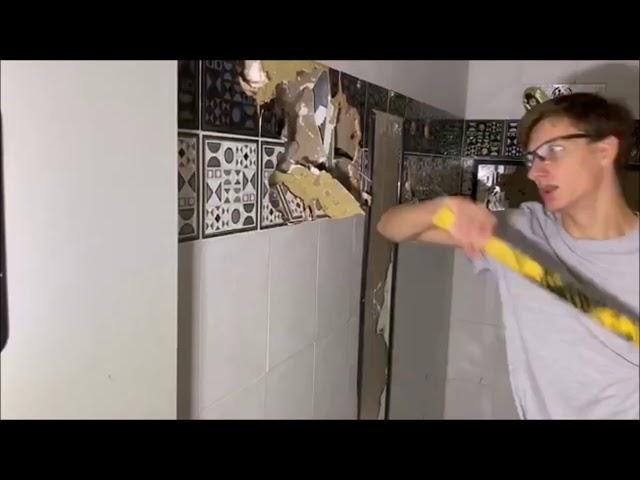 MAJOR BATHROOM DESTRUCTION! COMPLETELY DESROYING EVERYTHING INSIDE! ABANDONED BUILDING DESTRUCTION!