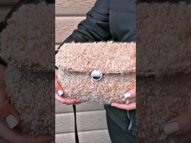 Стильная вязаная сумка на зиму. Сумка на канве из буклированной пряжи #crochetshorts