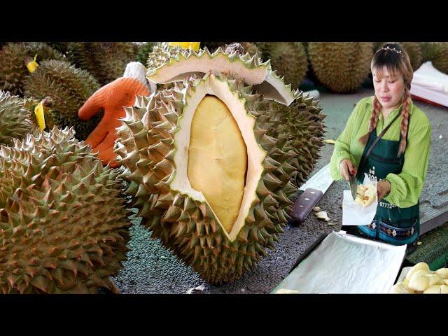 Pretty woman with great durian fruit cutting skills Thailand Market ทุเรียนโคราช THAI STREET FOOD