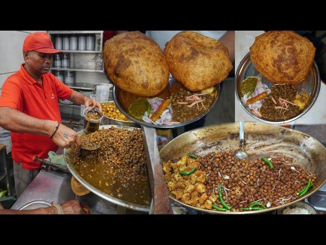 Meerut के दाल वाले Bomb Size Chole Bhature || Meerut Street Food