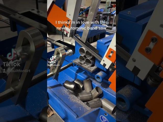 Automatic cutting band saw 