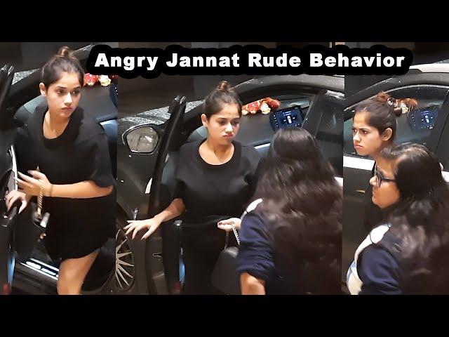 Jannat Zubair Gets Angry on Her Manager Rude Behavior With Her in Public