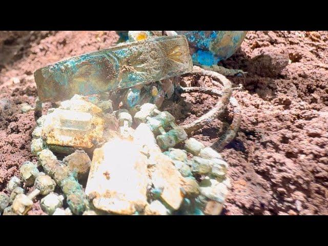 Define Ustası Kapağı Açınca Kraliçe Mezarı Elmasları Ortaya Çıktı! Grave Treasure