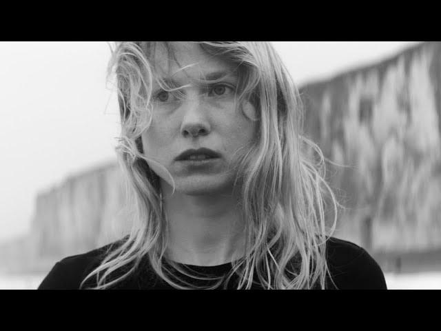 Laura Cahen - La Jetée (Clip Officiel)