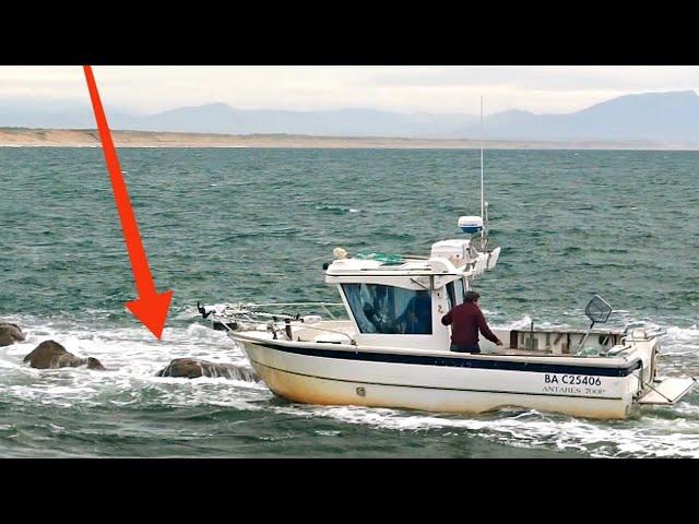  ÉCHOUAGE D'UN BATEAU ÉVITÉ DE JUSTESSE CONTRE LES ROCHERS DU PHARE DE CAPBRETON. bigwaves 