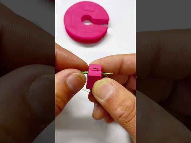 How to use the Foam Winders to tie hooks #fishingtackle #fishinghook #fishingtips