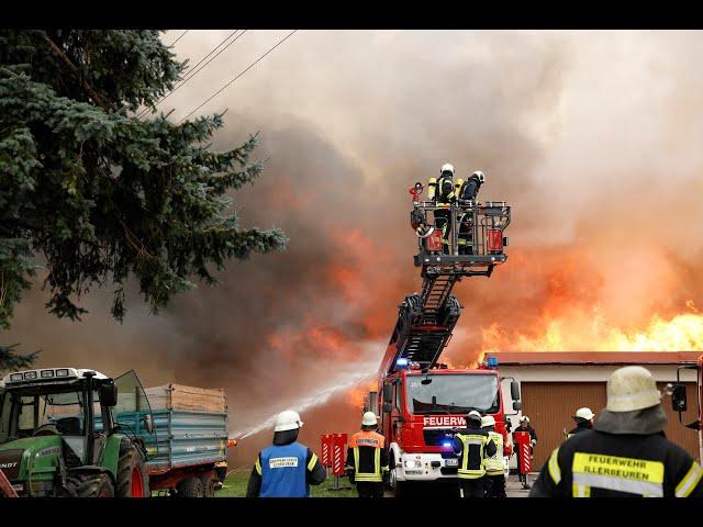 Legau | Mehrere Millionen Schaden bei Großbrand in Legau – Landwirtschaft steht in Flammen