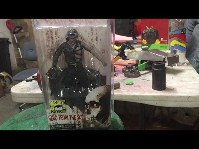 Evil dead 2 figure review and chainsaw build update!