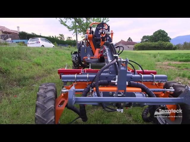 Cultitrack 35HP 4x4 tool carrier on carrots weed control.