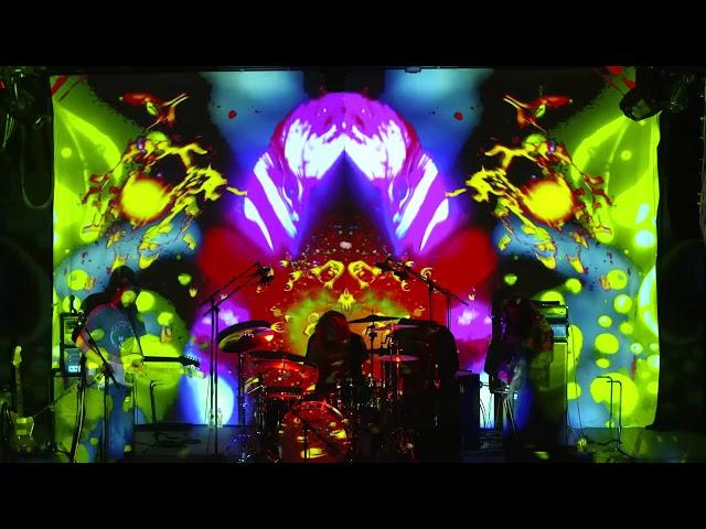 Earthless performing live with Mad Alchemy Liquid Light Show