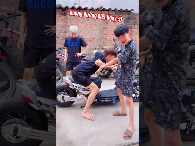 Hoàng Em Bị Hùng Đơ Gạ Đua