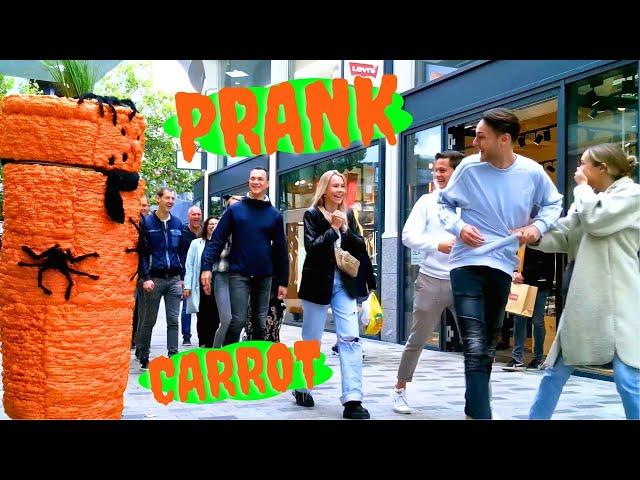 The carrot scares on Halloween ! Angry carrot prank !