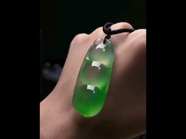 翡翠吊墜丨雙面鼓大福豆。#shorts#翡翠雕刻#翡翠#jade#翡翠吊墜#翡翠掛件