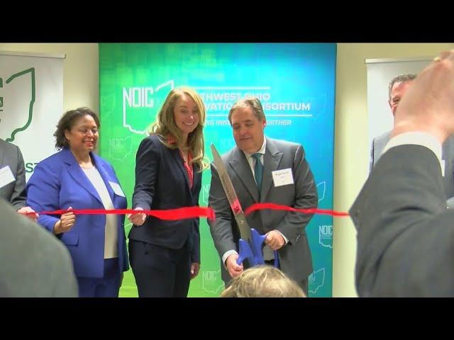 Grand opening held for Glass Center of Excellence