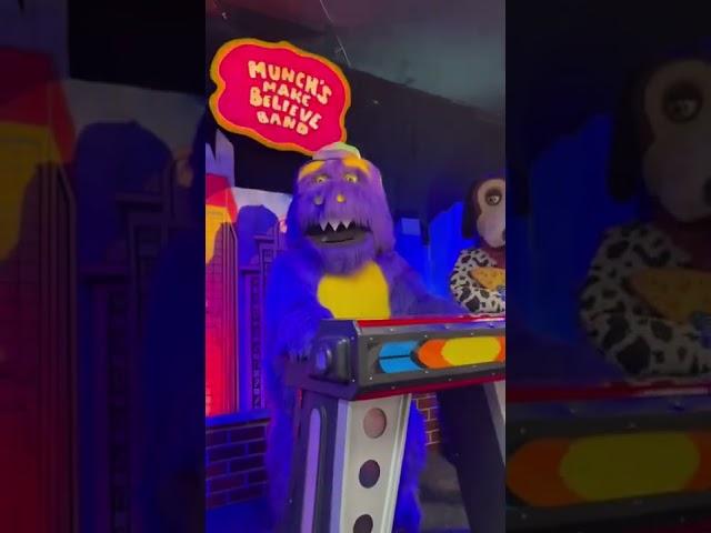 Munch’ Make Believe Band Chuck E. Cheese Mr. Munch Mid-Show Clip Chase Ave Milwaukee WI