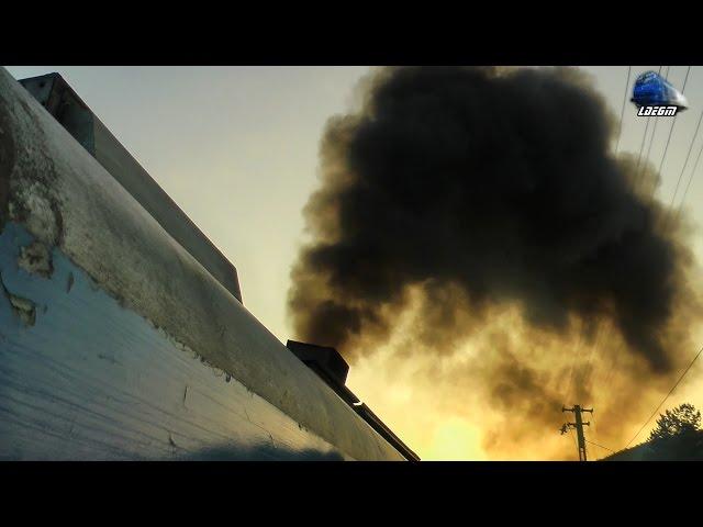 Great Smoking! Motor Sulzer 12LDA28 Engine in Action - 060-DA/ST43 Locomotive pe Apus/on Sunset