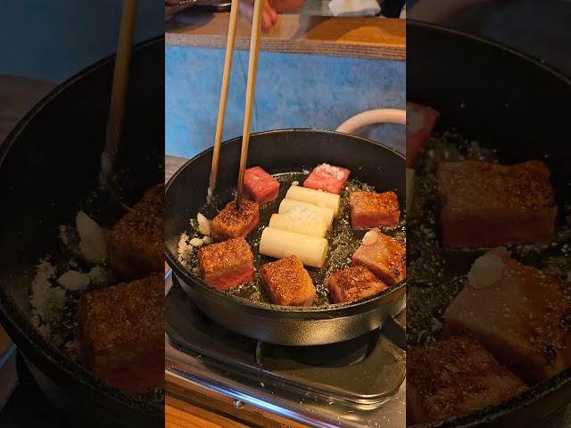 Let's taste the luxurious sukiyaki made by a beef master in Kyoto, Japan!