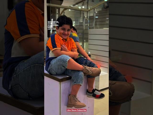 Youn Tera Sharmana meri Jaan na lele Kaan peechy Zulf chupana meri jaan kia kehne