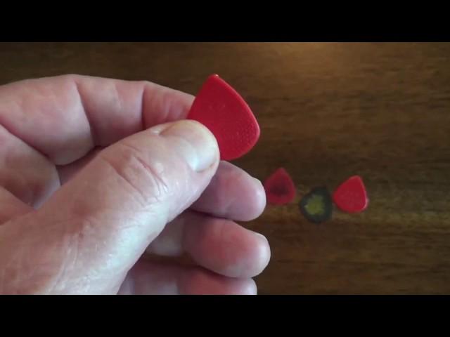 Play Guitar | Thick or Thin Guitar PIcks?  We Discuss - Beginners & Up