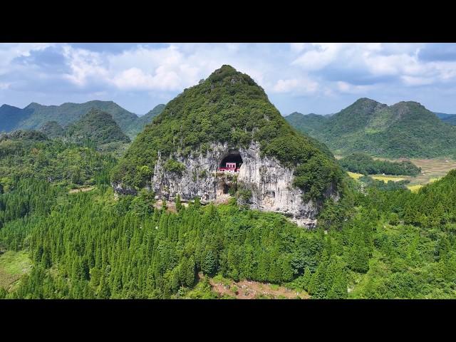 An old lady from Guizhou has guarded the cave temple for more than ten years