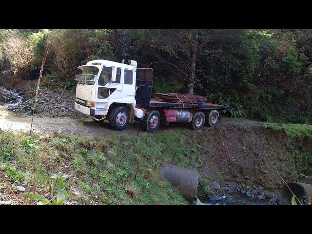 Buying and Fixing a Cheap V8 Dump Truck: Will It Climb My Steep 6km Driveway? Or Die Trying...