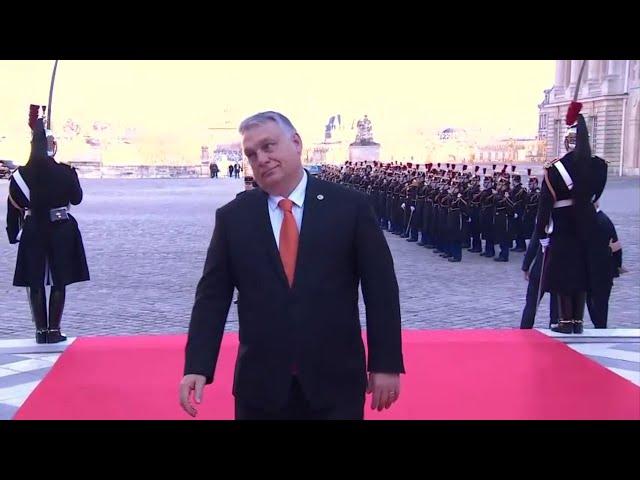 This is how Hungary's Viktor Orbán greeted journalists in Versailles