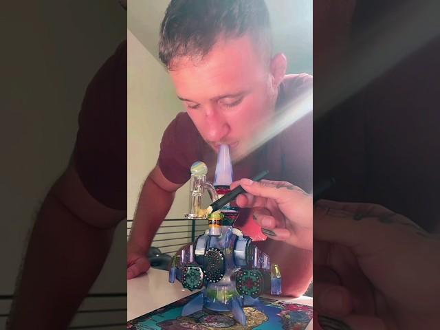 Justin Gaethje smokes a half gram dab #mma #boxing #420 #youtubeshorts