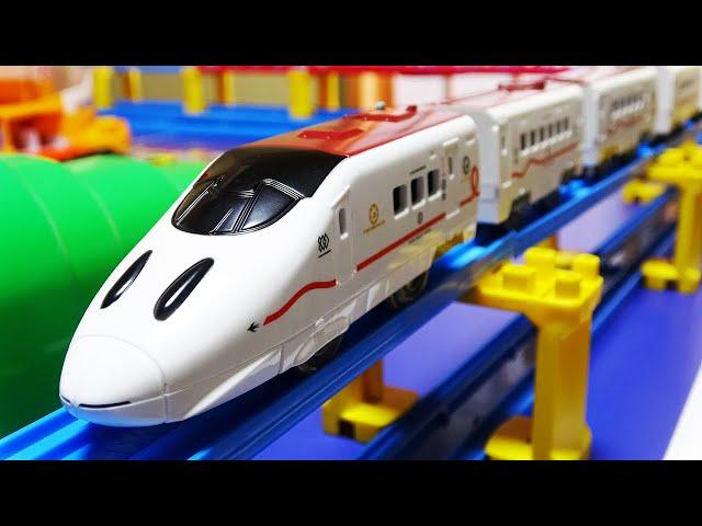 Plarail Shinkansen & Tomica BuildingChuggington trains run together!