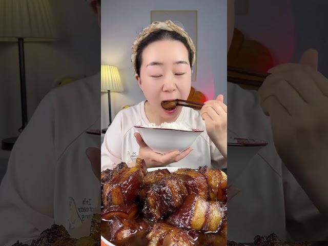 sizzling of braised pork belly tasting show, 지글지글 끓는 삼겹살 시식 쇼| LIN VLOG먹방 #5123