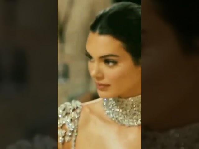 Kendell Jenner lives be like  #short #kendelljenner #model #livestyle #streetstyle #redcarpet