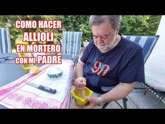 Mi Padre hace ALLIOLI y nos cuenta su vida en ALEMANIA en los 60/Como hacer allioli/ajoaceite casero