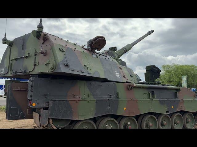 PANZERHAUBITZE 2000 (PzH 2000) selbstfahrende Kaliber 155-Kanonenhaubitze