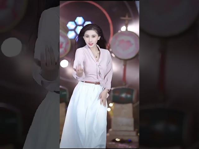 麦穗儿现代舞，浅跳一下。#甜美女孩#完美身材 #治愈系笑容 #浅跳一下 #美出高级感