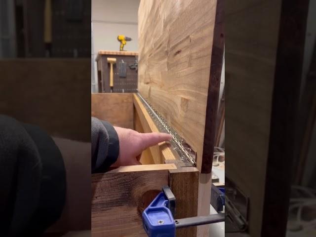 Easy way to install piano hinge on a box.  #toybox #woodworking #hinge #pine #howto #diy