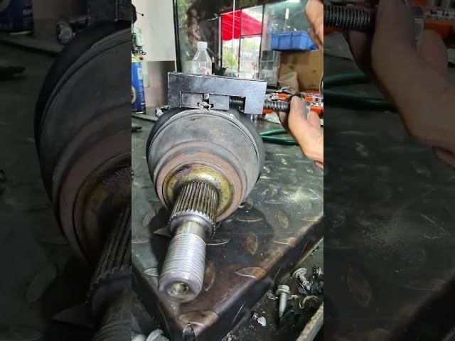 The process of fixing the car ball cage clamps- Good tools and machinery make work easy