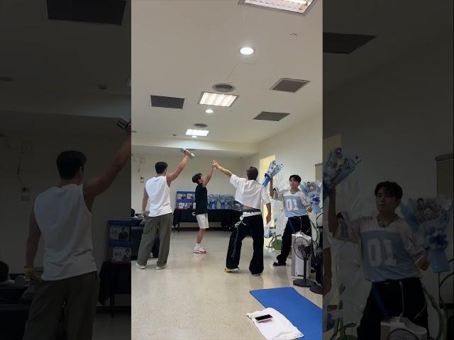 F사이에 낀 'T'euk  #슈퍼주니어 #SUPERJUNIOR #이특 #LEETEUK #동해 #DONGHAE #시원 #SIWON #려욱 #RYEOWOOK
