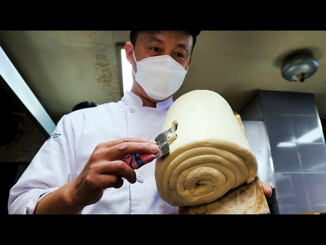 Amazing Skills of Making Chinese knife-cut noodles, 刀削面, Noodles master, Korean Street Food