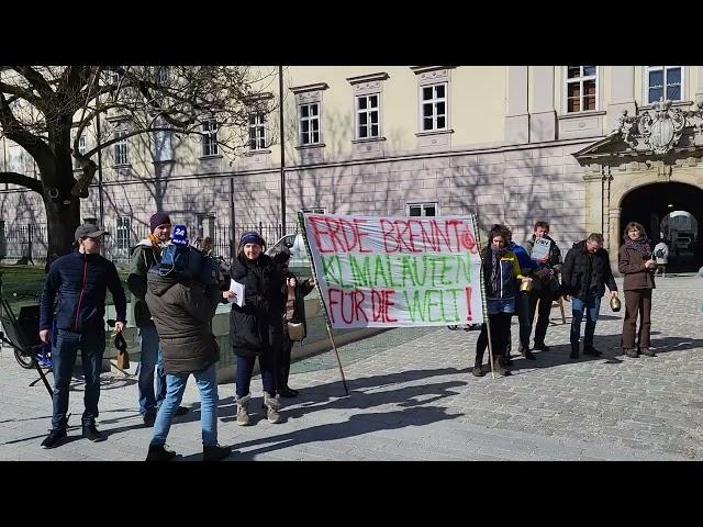 Bäuerliches Kuhglocken-Klimaläuten: „Klima-Lethargie is nix fia mi“