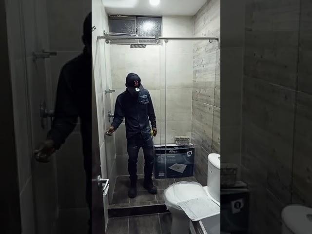 DIVISIONES DE BAÑO EN VIDRIO TEMPLADO EN BOGOTA SISTEMA CORREDIZO RS2- INGEVIDRIOS-3102300392