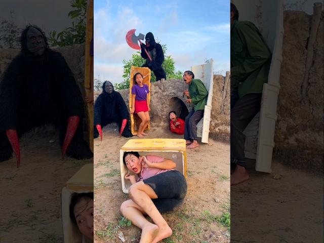 2 Ferocious Gorilla Monsters Attack 3 Beautiful Brave Girls And The Poor Old Man Is Scared