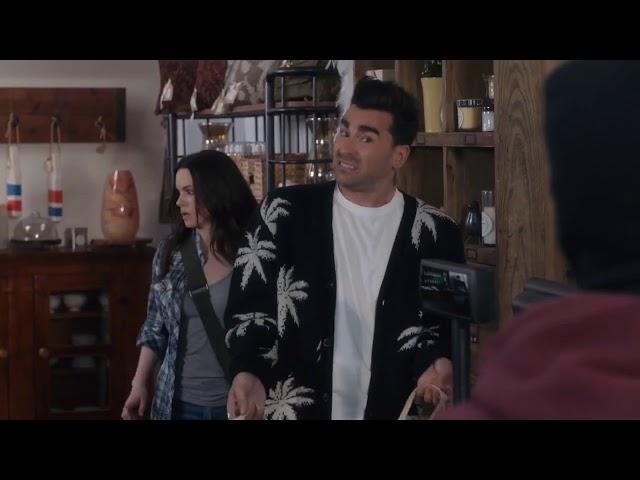 Schitt's Creek 5x02 - David & Stevie Got Robbed