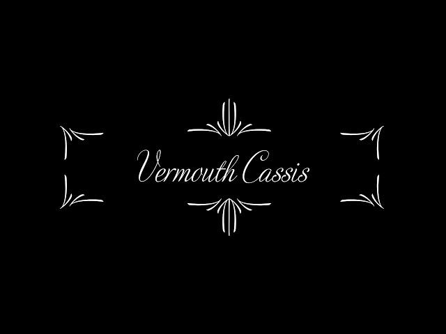 Alkoholischer Cocktail: Vermouth Cassis