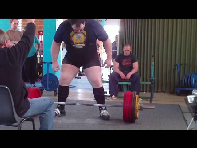 Pinky 305kg deadlift raw