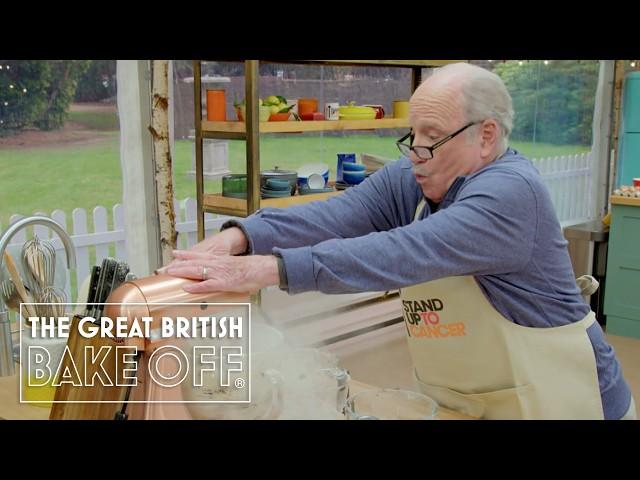 Richard Dreyfuss bakes tribute to Close Encounters | The Great Stand Up To Cancer Bake Off