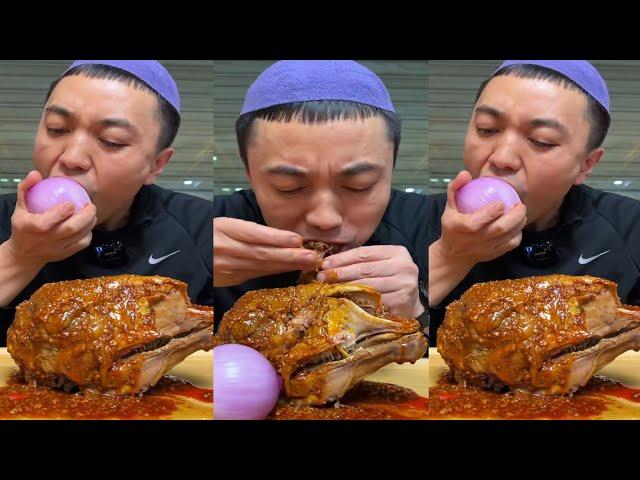 ASMR SPICY GARLIC SAUCE GOAT HEAD EATING SHOW