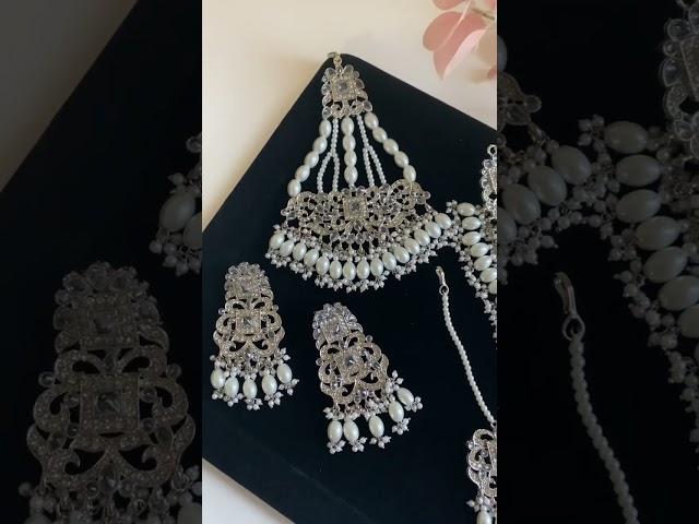 Asian bridal jewellery set #desi #pakistaniwedding #asianbridal #jewellerycollection #desigirlkblog