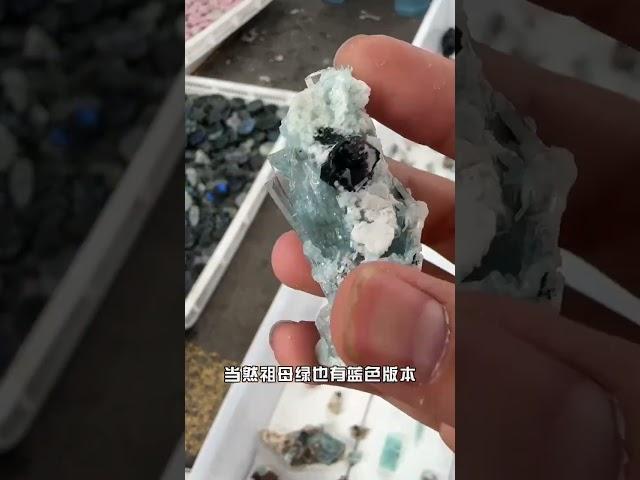 地攤上的寶石，真假都有，搞不清楚很容易會花大價錢買個工藝品#gem#Myanmar#mogok#Ruby#尖晶石#紅寶石#鴿血紅#藍寶石#皇家藍#sapphire#Royal#blue